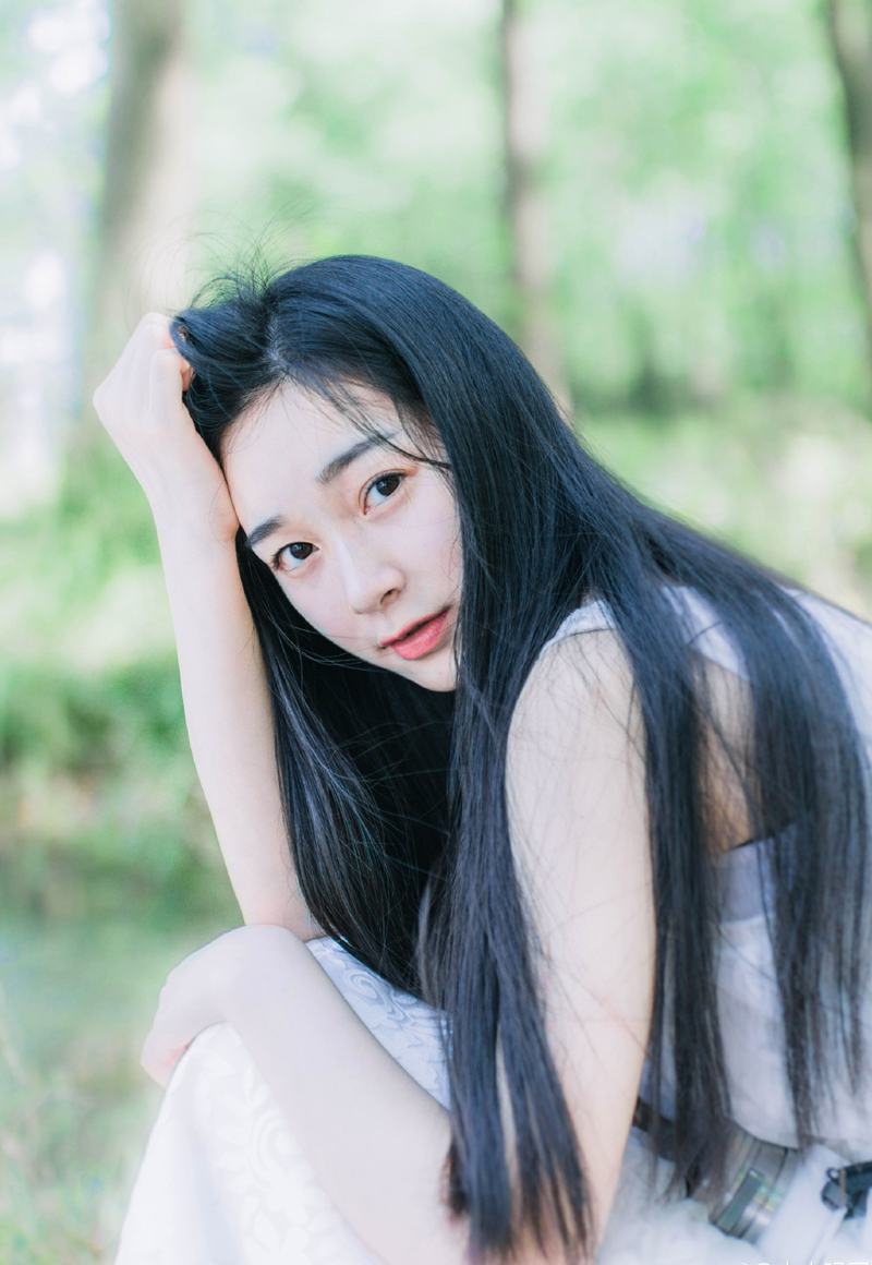 作为一名大学生，我们是祖国的未来，人民的希望。我们要让梦想起航，青春绽放，为社会做出贡献，活出一个有价值的人生。